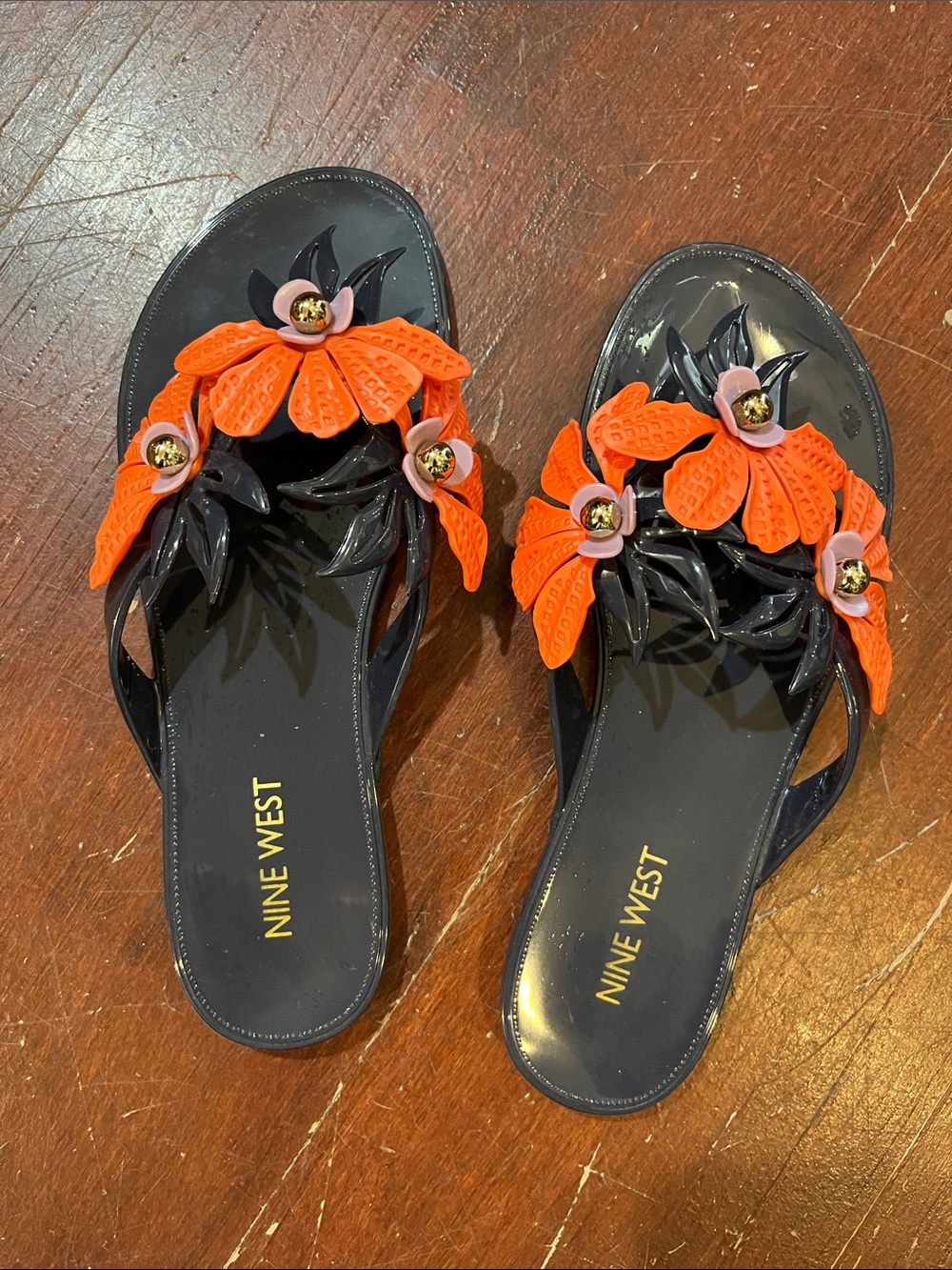 🌻3/$15🌻 Nine West navy thong sandals with orange floral accents